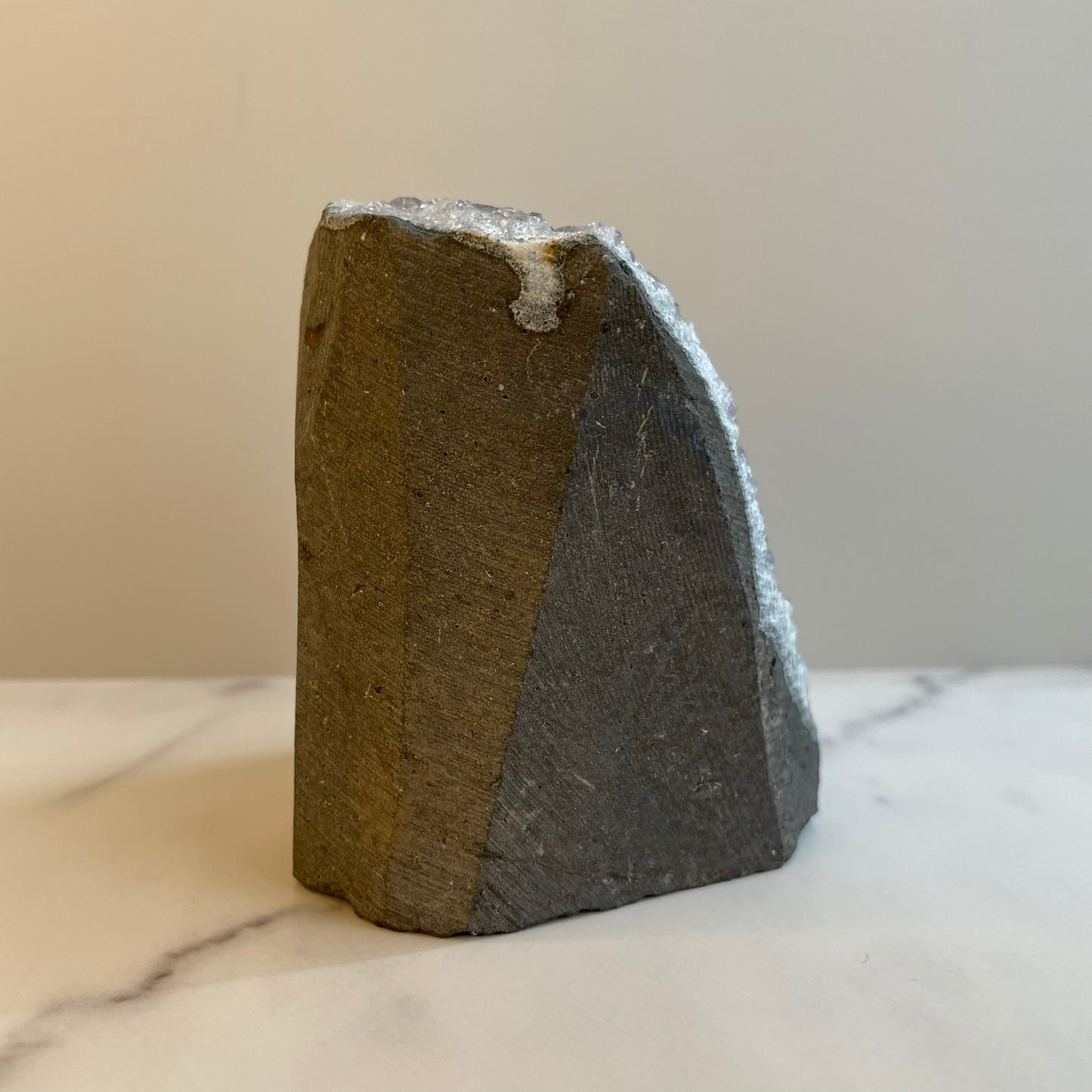 Amethist Cutbase met Calciet